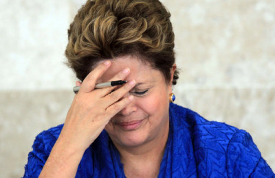 Dilma-mão-na-cabeça1-400x260