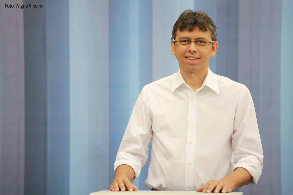 gutemberg-dias-durante-debate-na-intertv-costa-branca-foto-3-wigna-ribeiro