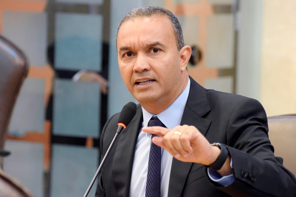 Kelps vai receber R$ 19,1 mil no retorno a Assembleia como servidor  comissionado &ndash; Blog do Barreto