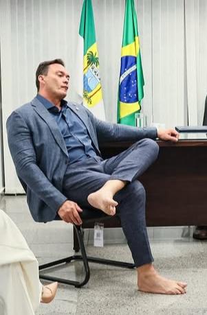 O senador Styvenson Valentim parece estar descontrolado ...